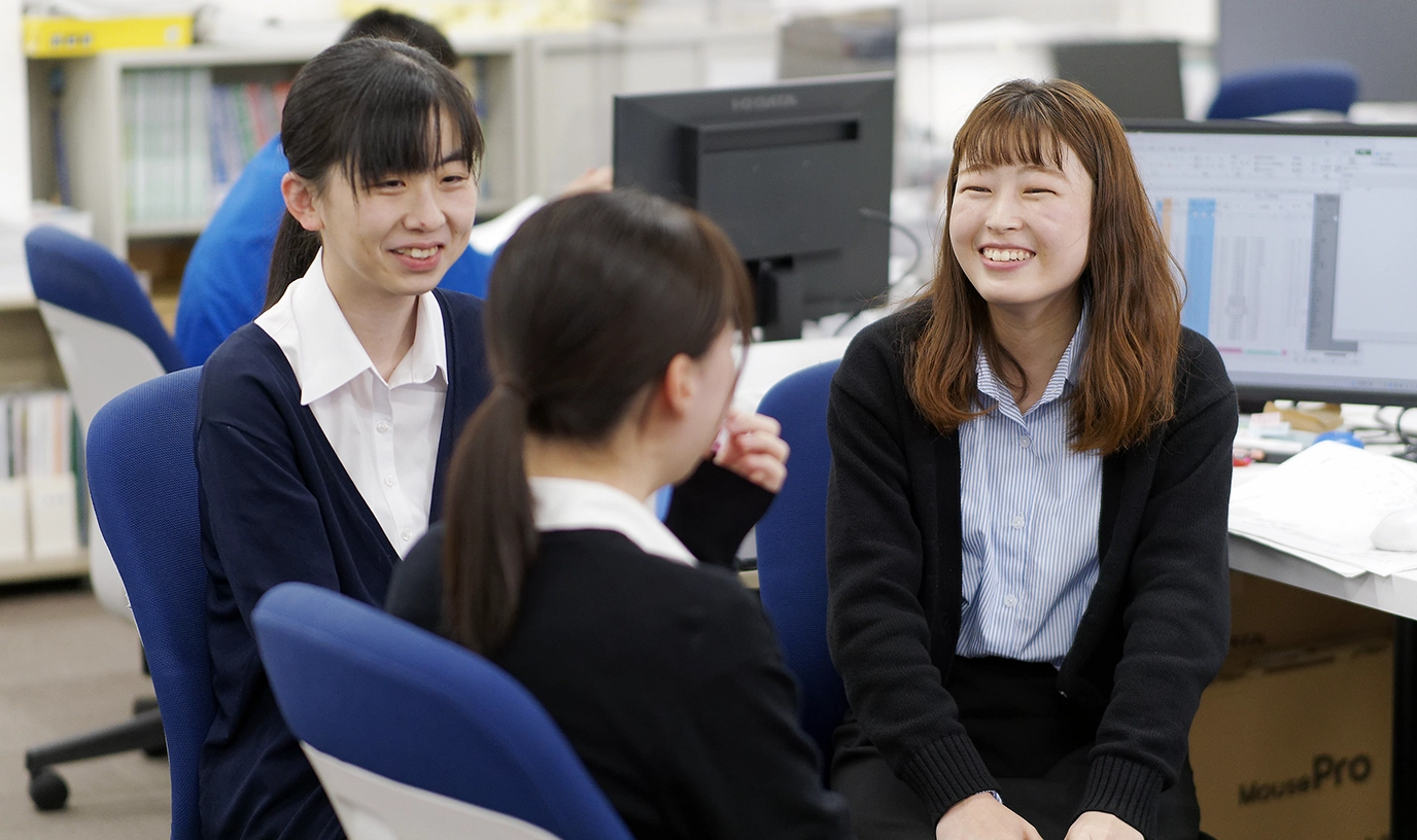 本社設計部の女性スタッフ