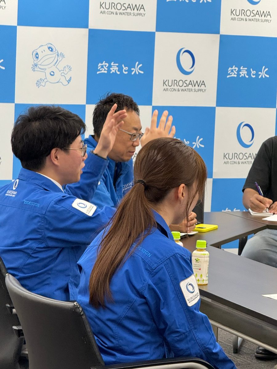取材に答える社員